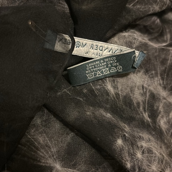 Alexander McQueen Skull Silk Scarf - Picture 5 of 6